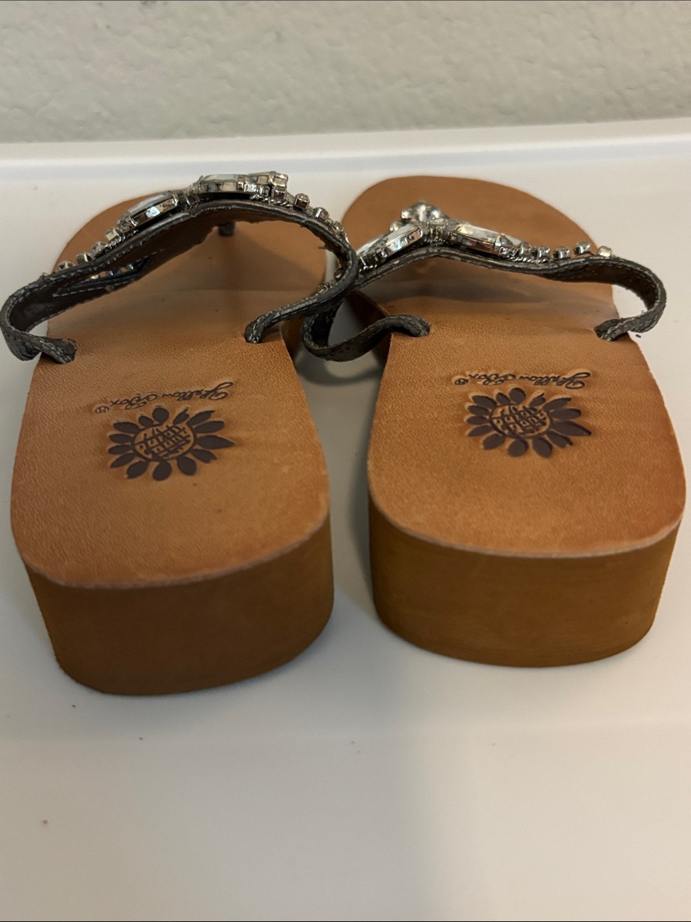 Yellow Box Brown Jeweled Thong Sandals Size 6 - Picture 3 of 4